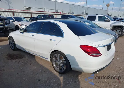 2015 Mercedes-Benz C 300 из США, поврежденный, VIN 55SWF4JBXFU071019